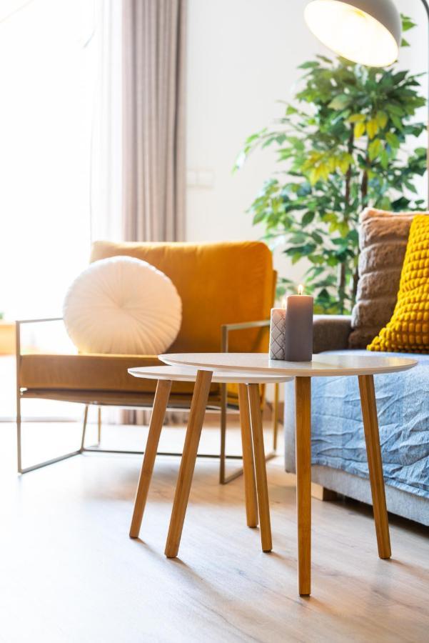 Apartamento Con Gran Patio Y Excelente Ubicación! *